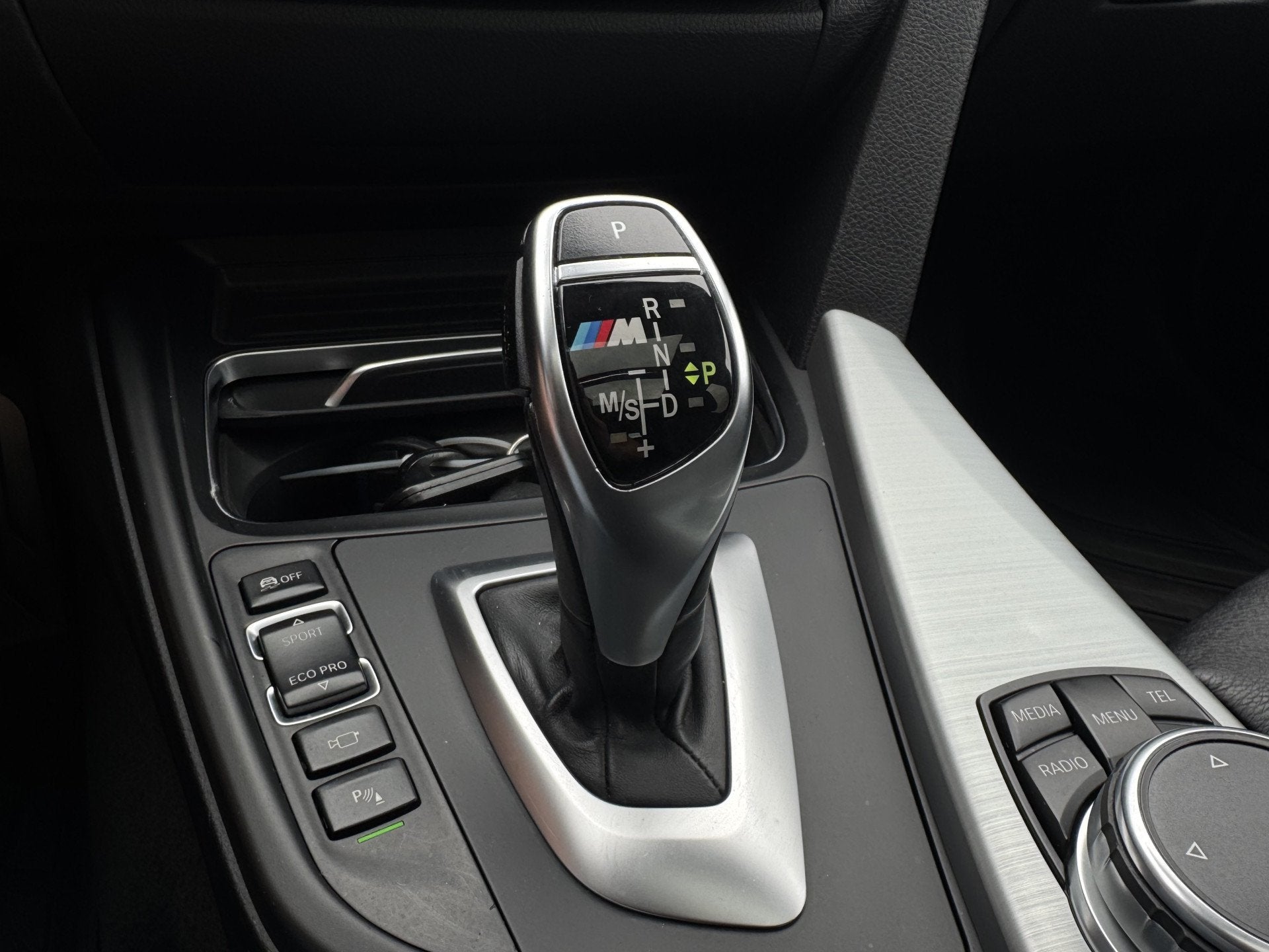 BMW 3 Serie Touring 320i High Executive  M-SPORT  Pano, Automaat, Achterwielaandrijving, Gebruikt, 4 cilinders