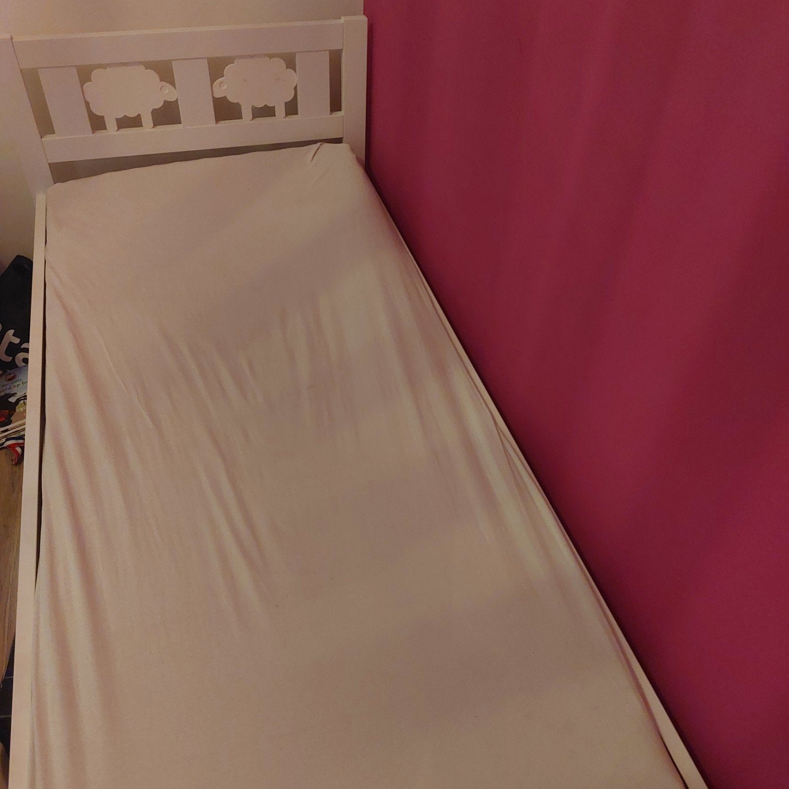 IKEA peuterbed met lattenbodem en zijplankje, Kinderen en Baby's, Kinderkamer | Bedden, Ophalen, Gebruikt, Lattenbodem
