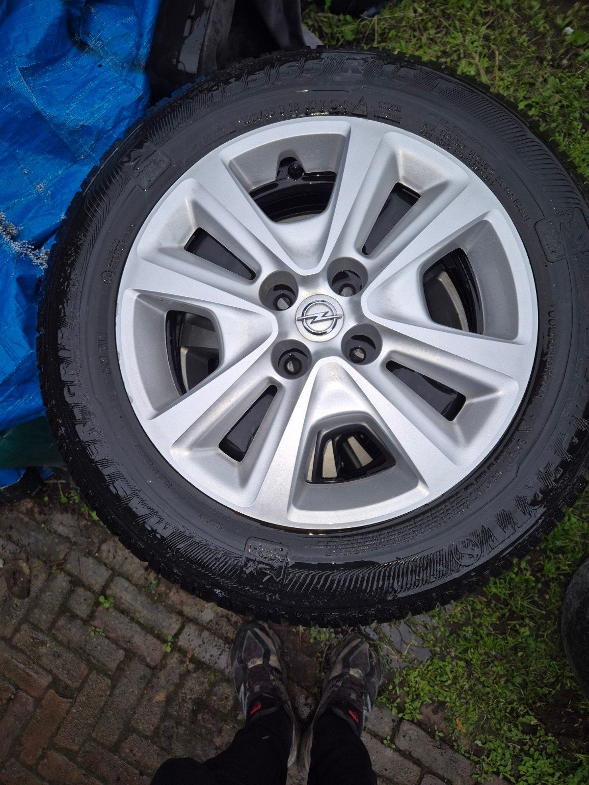 Winterbanden met velg en wieldop 4x100 Opel/Mazda2, Auto-onderdelen, Ophalen, Gebruikt, 15 inch, Banden en Velgen