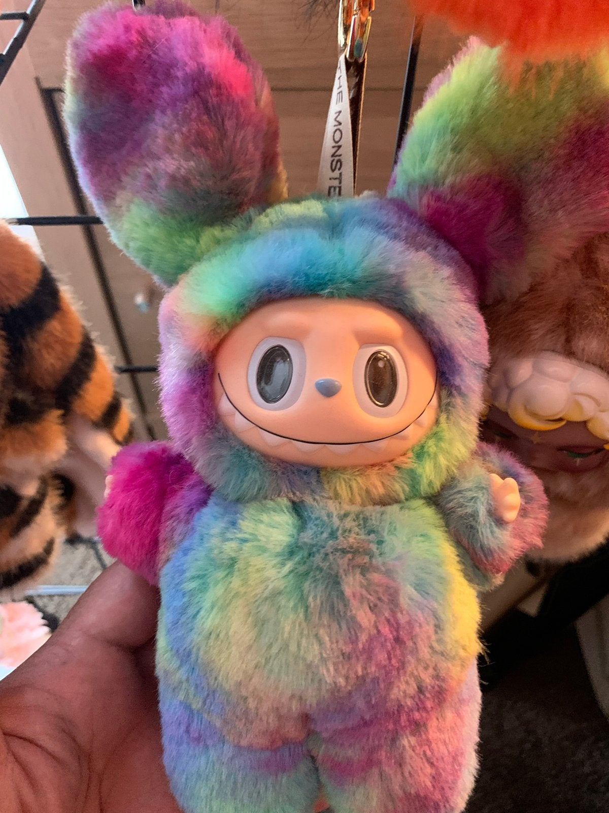 Labubu Schattige regenboog pluche knuffel met grote oren, Overige merken, Overige typen, Zo goed als nieuw, Middelgroot (20 tot 80 cm)