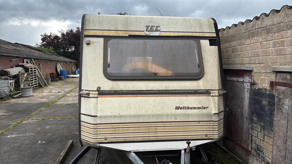 Zwarte Cross Caravan, Ophalen