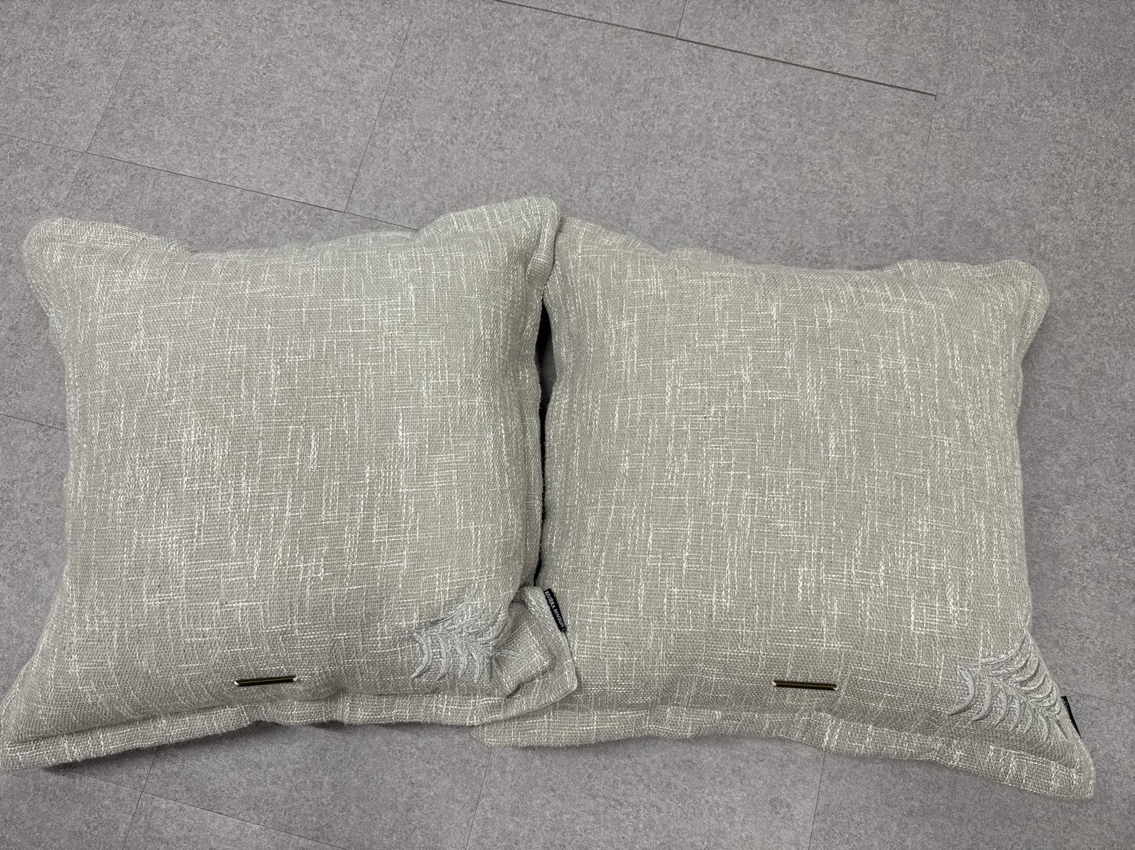2 Riviera Maison Sierkussens - Zo goed als nieuw, Ophalen, Beige, Riviera Maison, Afneembare hoes