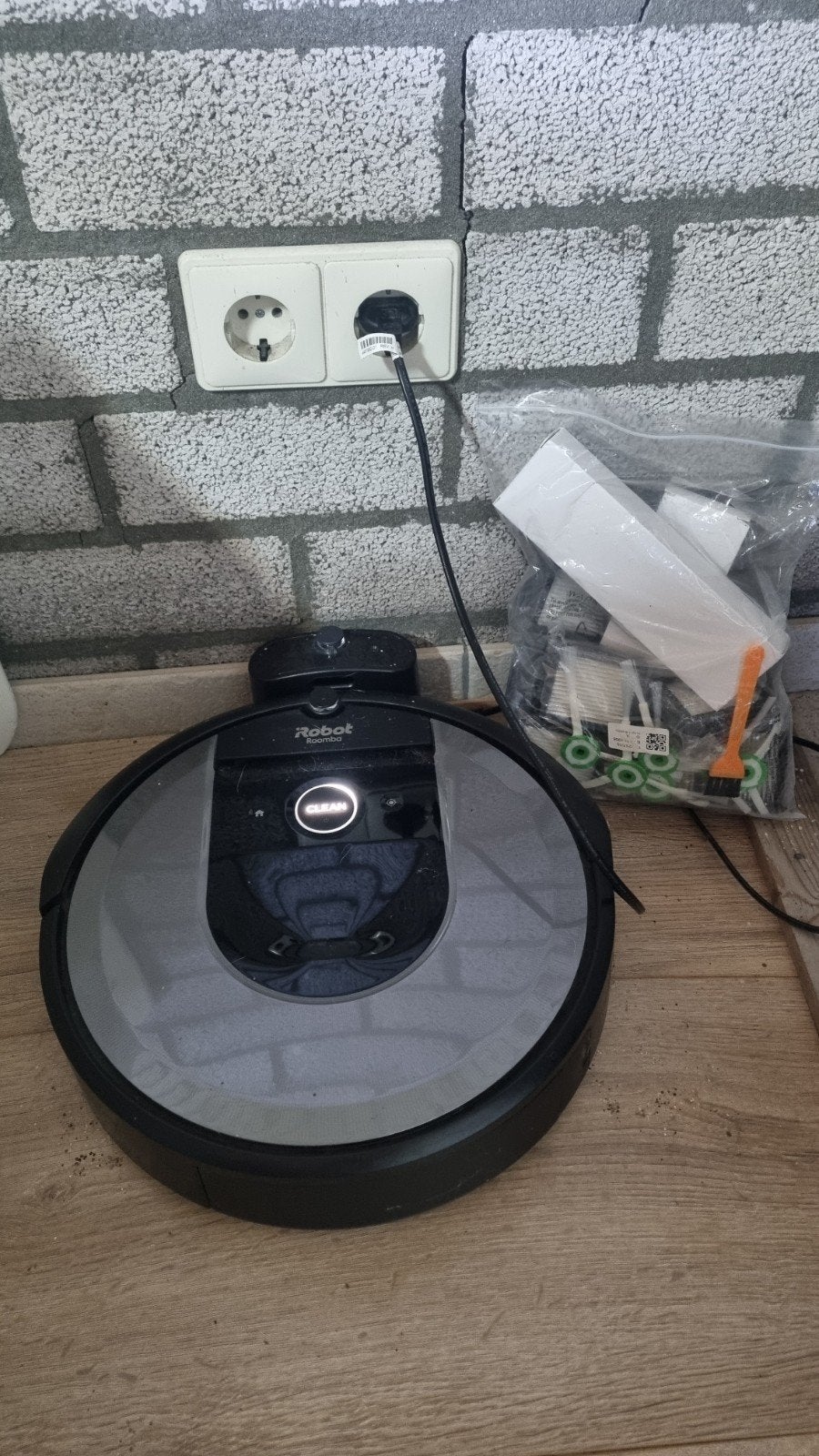 iRobot Roomba i7 Robotstofzuiger met Oplaadstation, Ophalen, Gebruikt, IRobot, Geschikt voor tapijt