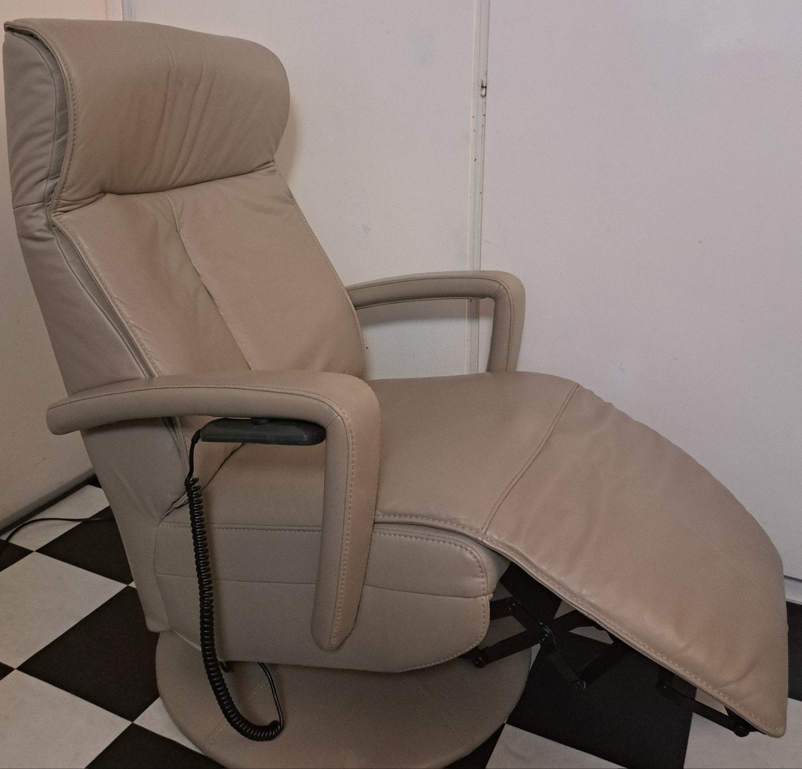 Prominent relaxfauteuil leer sta op stoel s100 Model Stockho, Ophalen, Minder dan 75 cm, Leer, Zo goed als nieuw