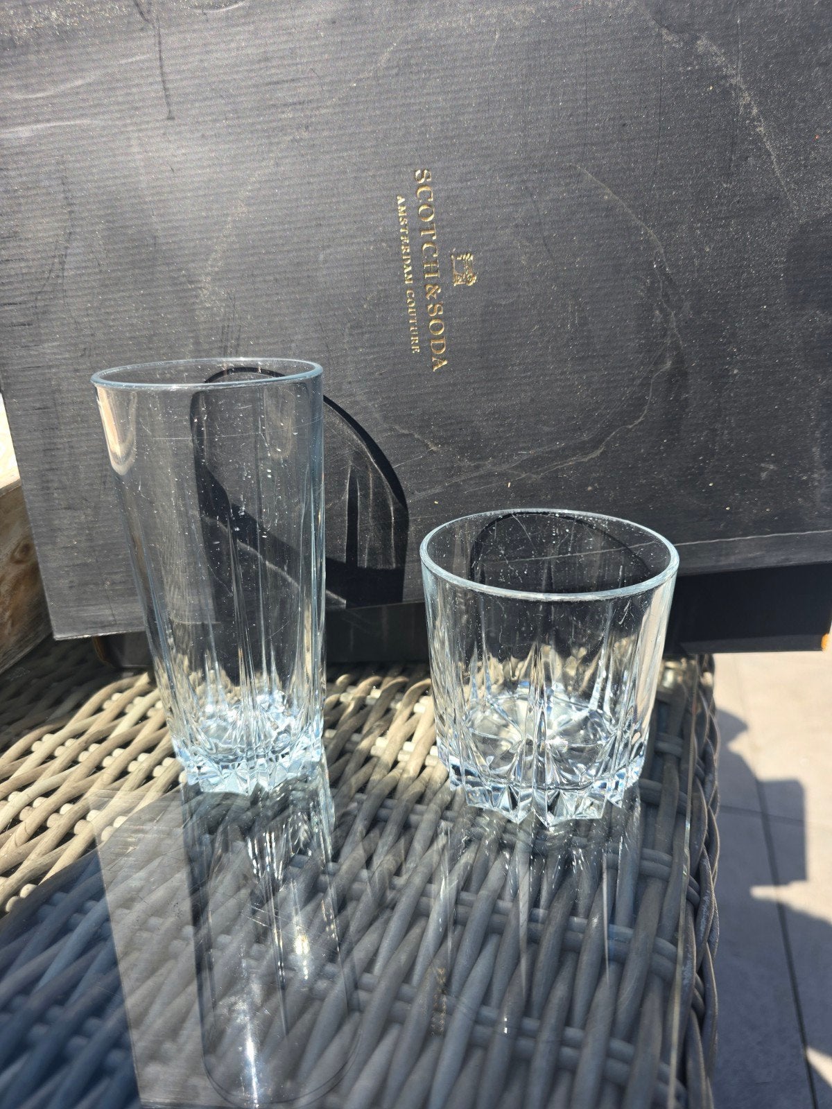 Negen glazen: 4 lange en 5 lagere glazen +/-250ml, Ophalen