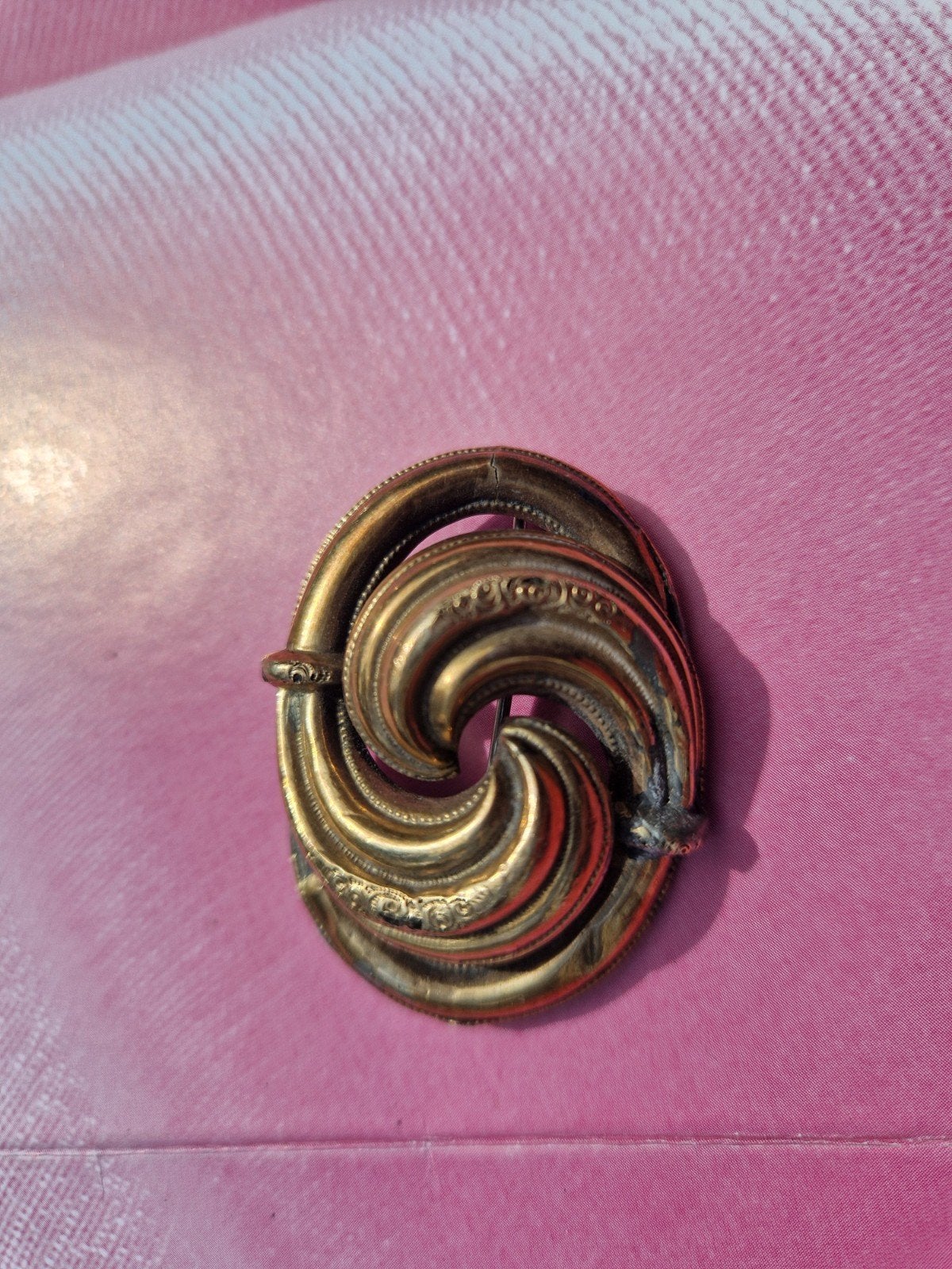Biedermeier broche antiek verguld rond 1850, Ophalen of Verzenden, Overige materialen, Broche, Verguld