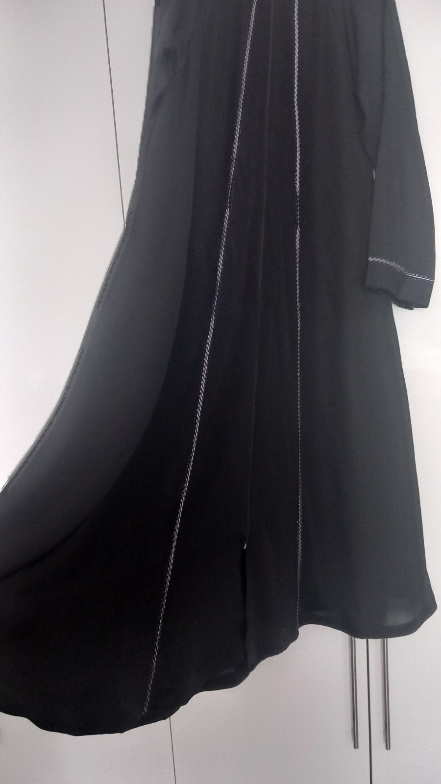 Zwarte abaya met blauwe en zilveren details, Zwart, Maat 42/44 (L), Nieuw, Ophalen of Verzenden