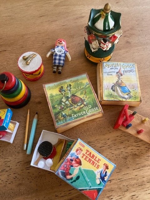 Poppenhuis gezelschapsspel ganzenbord, Ophalen of Verzenden, Zo goed als nieuw, Poppenhuis