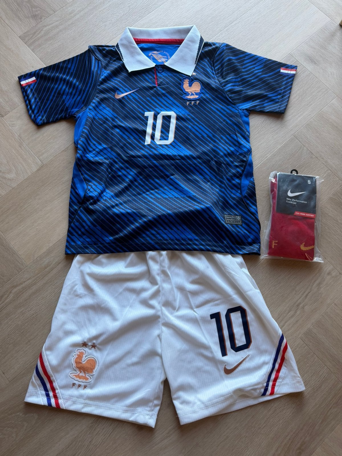 Nieuw WK 2026 thuis tenue Frankrijk Mbappe kindermate, Maat XS of kleiner, Ophalen of Verzenden, Zo goed als nieuw, Set
