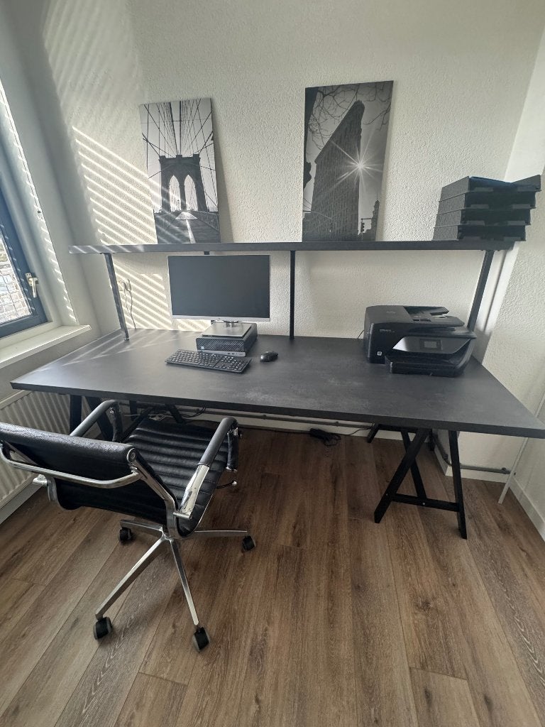 Groot industrieel bureau met bovenplank, Huis en Inrichting, Ophalen, Zwart, Hout, 300 cm