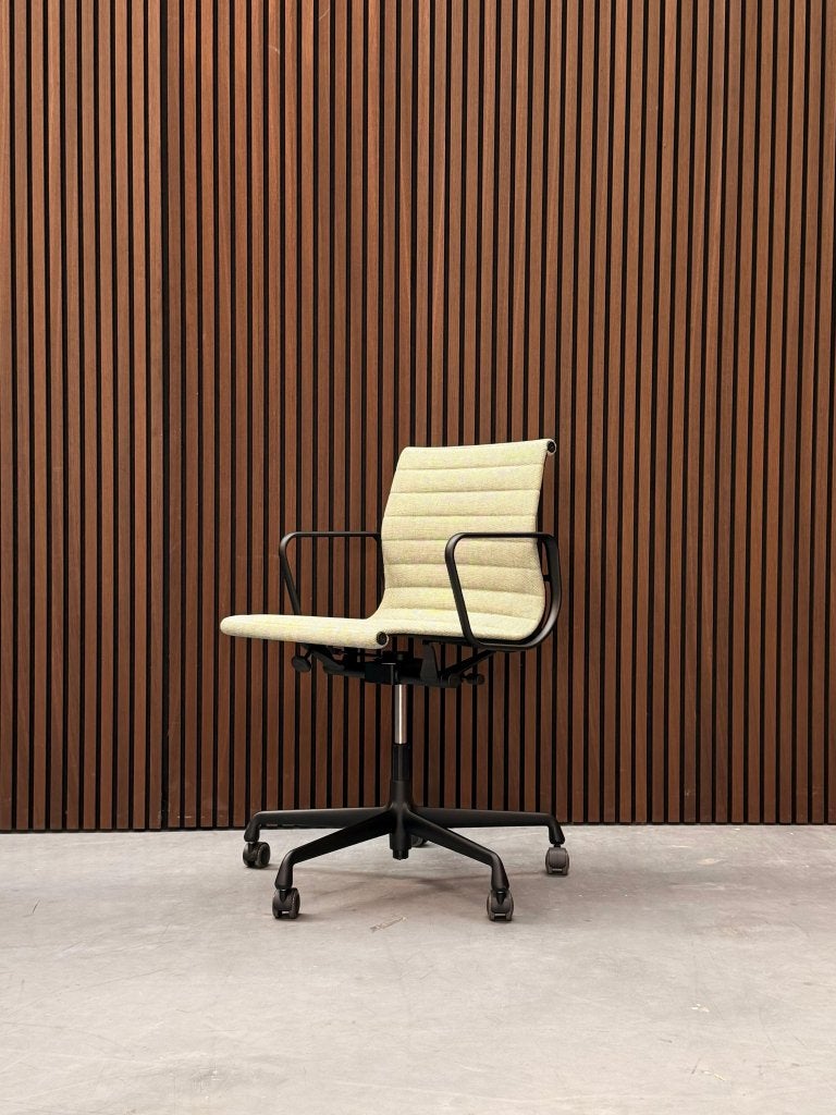 Vitra Eames Alumium bureaustoel - EA 118, Ophalen of Verzenden