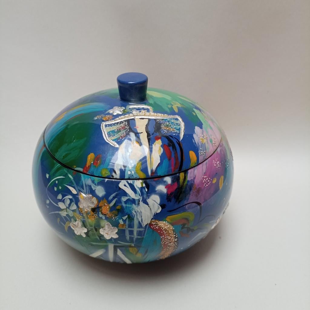 Mooi gekleurde Chinese deksel lakdoos met vrouw, Antiek en Kunst, Ophalen of Verzenden