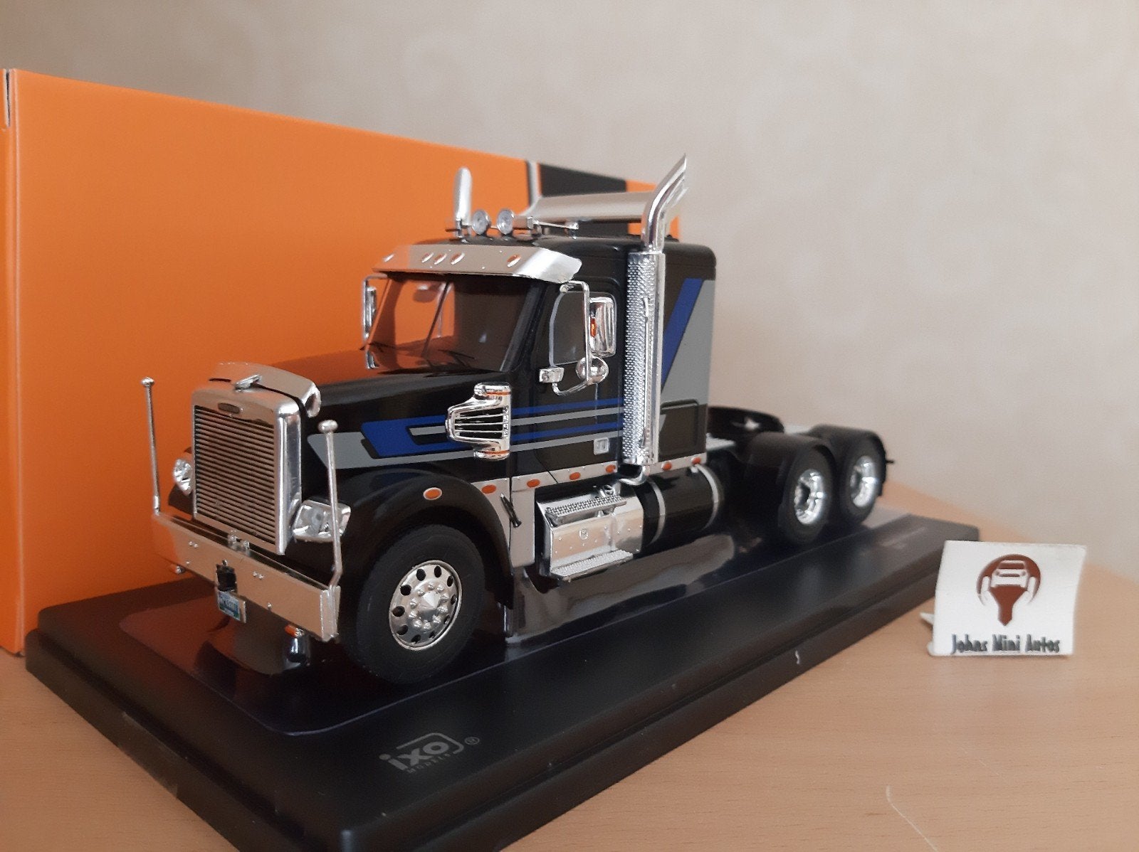 Freightliner Coronado 2012 Zwart/Grijs van IXO Trucks 1:43, Hobby en Vrije tijd, Modelauto's | 1:43, Overige merken, Nieuw, IXO Trucks