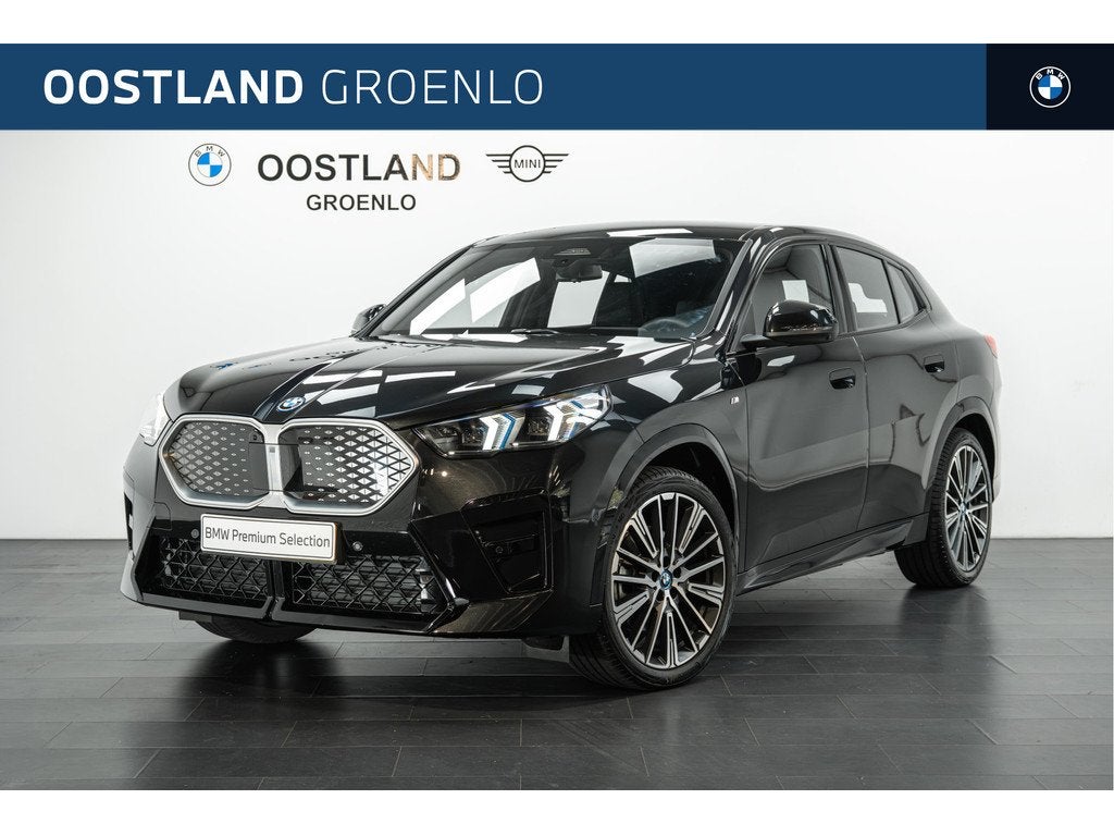 BMW iX2 xDrive30 High Executive M Sport / Sportstoelen / M A, Auto's, BMW, Automaat, Zwart, Met garantie (alle), 24 min