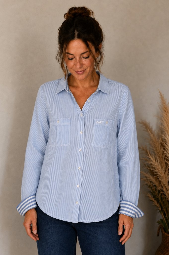 Hollister damesblouse maat M – blauw-wit gestreept met logo, Kleding | Dames, Blouses en Tunieken, Maat 38/40 (M), Blauw, Ophalen of Verzenden