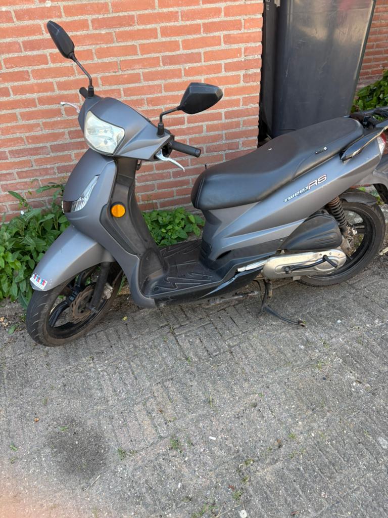 Peugeot tweet bromscooter, Ophalen, Zo goed als nieuw, Benzine, Peugeot