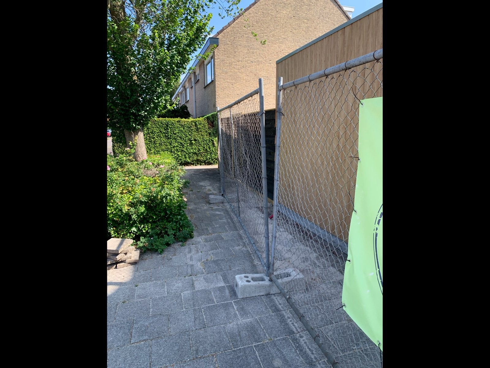 4 betonblokken om hekwerk in te plaatsen, Ophalen, Gebruikt