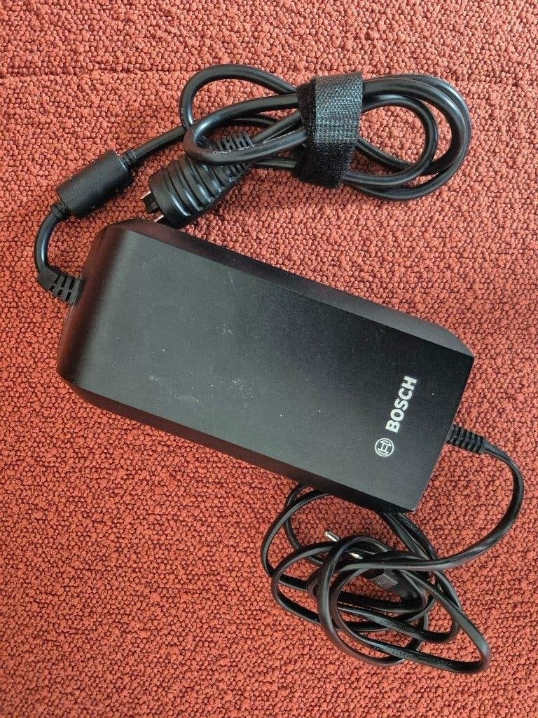Bosch ebike acculader model 36-4/230, Zo goed als nieuw