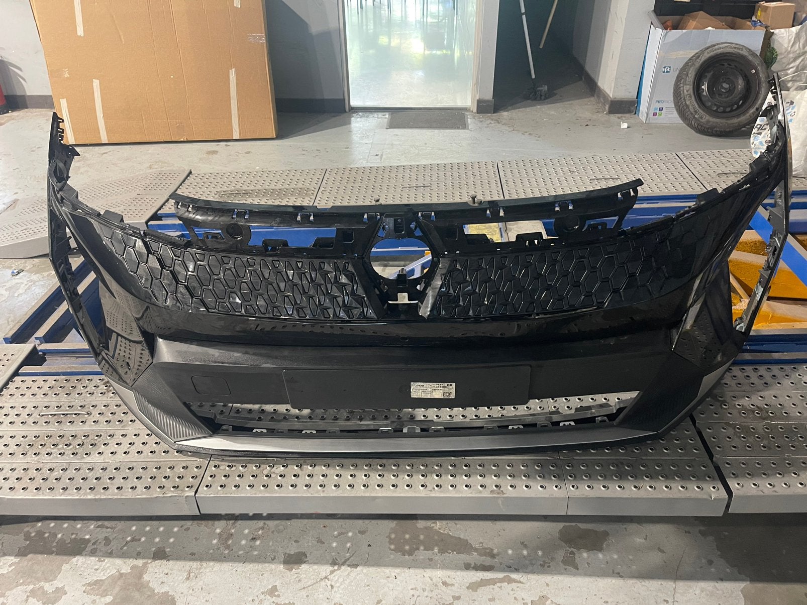 Renault  scenic. Etech v   2024. Voor bumper, Ophalen, Voor, Renault, Bumper