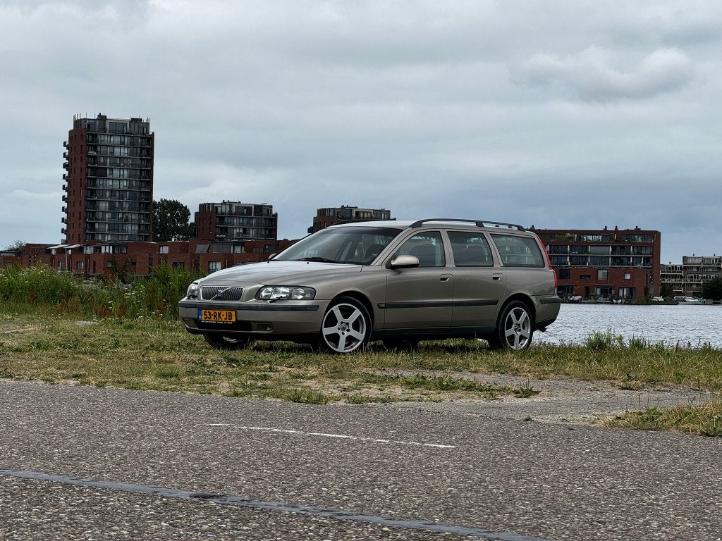 Volvo V70 2.4 T 200PK AUT 2002 Beige, 1800 kg, Beige, Stationwagon, 2435 cc