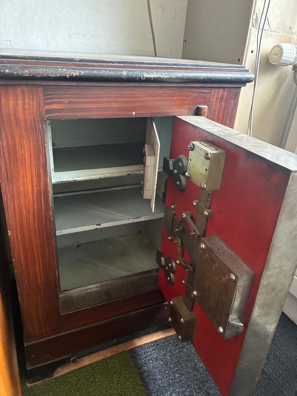 Antieke Brandkast / Kluis met Houten Omhulsel, Ophalen, Gebruikt, Brandkast