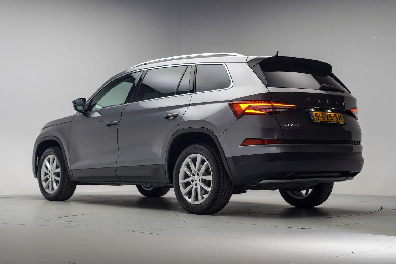 Skoda Kodiaq 1.5 TSI Business Edition 7p. [ Clima /ECC Camer, Auto's, Automaat, 150 pk, 7 stoelen, Bedrijf