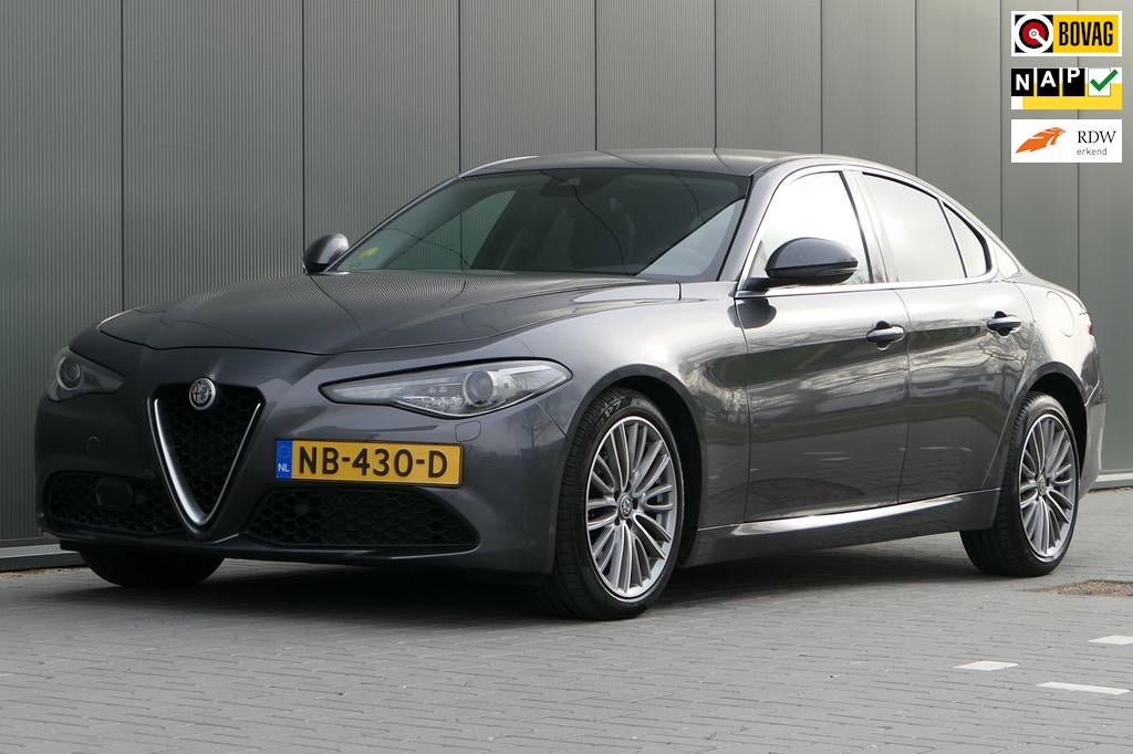 Alfa Romeo Giulia 2.2 Eco Business Super NAP Leder Navi Came, Auto's, Automaat, 745 kg, 4 cilinders, Bedrijf