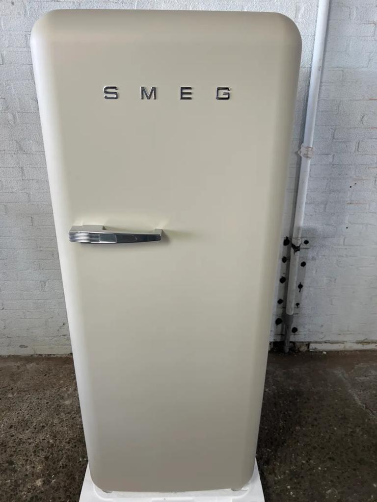 Nieuwe SMEG Retro Koelkast met Vriesvak - Mat Beige, Ophalen, Beige, Nieuw, 50 tot 100 cm