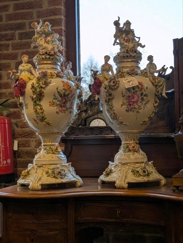 2 grote porseleinen sier vazen. 75 h. 38 doorsnede €1995., Ophalen of Verzenden