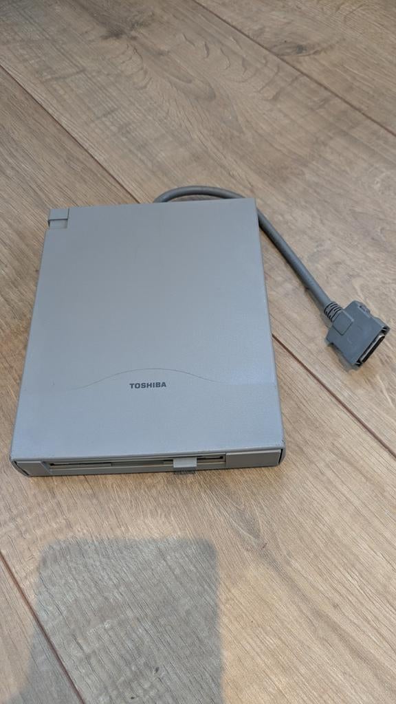 Toshiba floppy disc reader, Ophalen of Verzenden