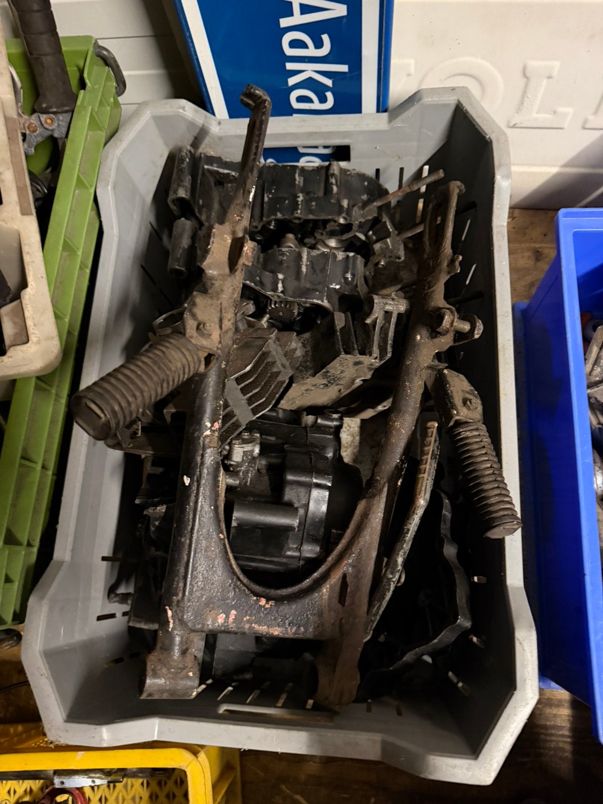 Krat mt 5 delen 2 motoren en achterbrug, Motoren, Ophalen