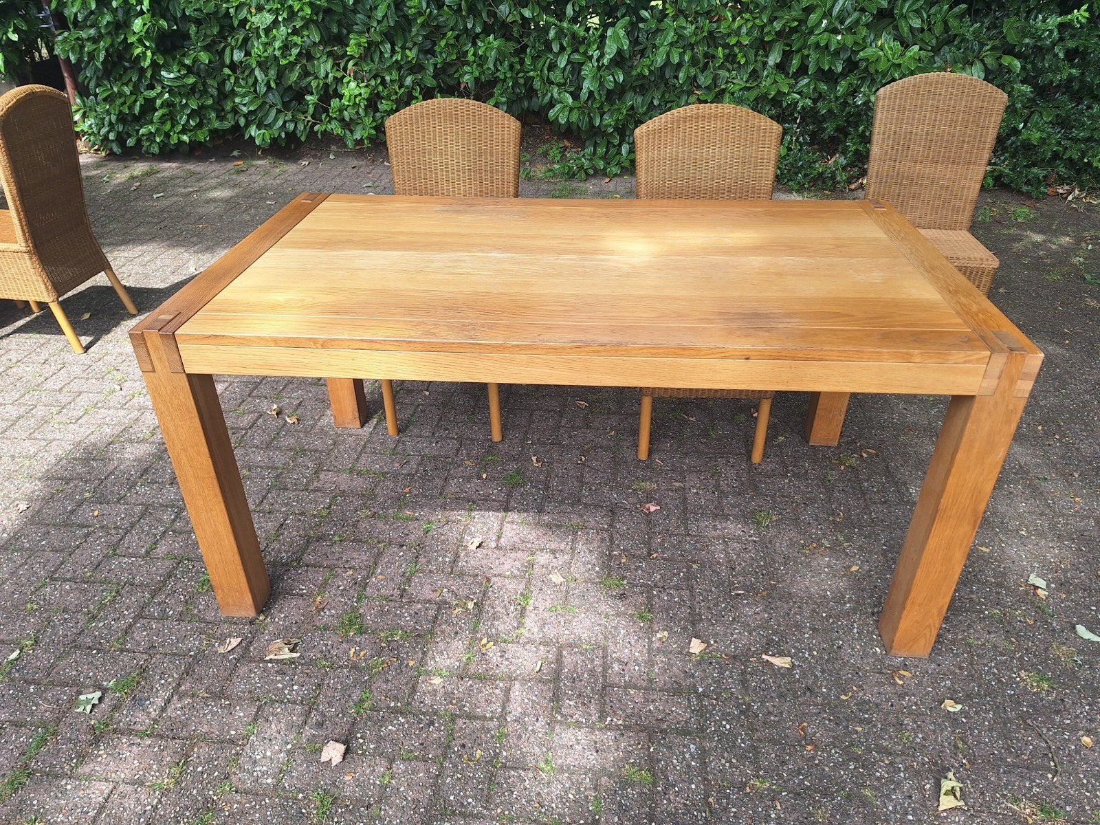 Uitschuifbare eikenhouten tafel met gebruikssporen, Huis en Inrichting, Tafels | Eettafels, Ophalen, Gebruikt, Eikenhout, 50 tot 100 cm