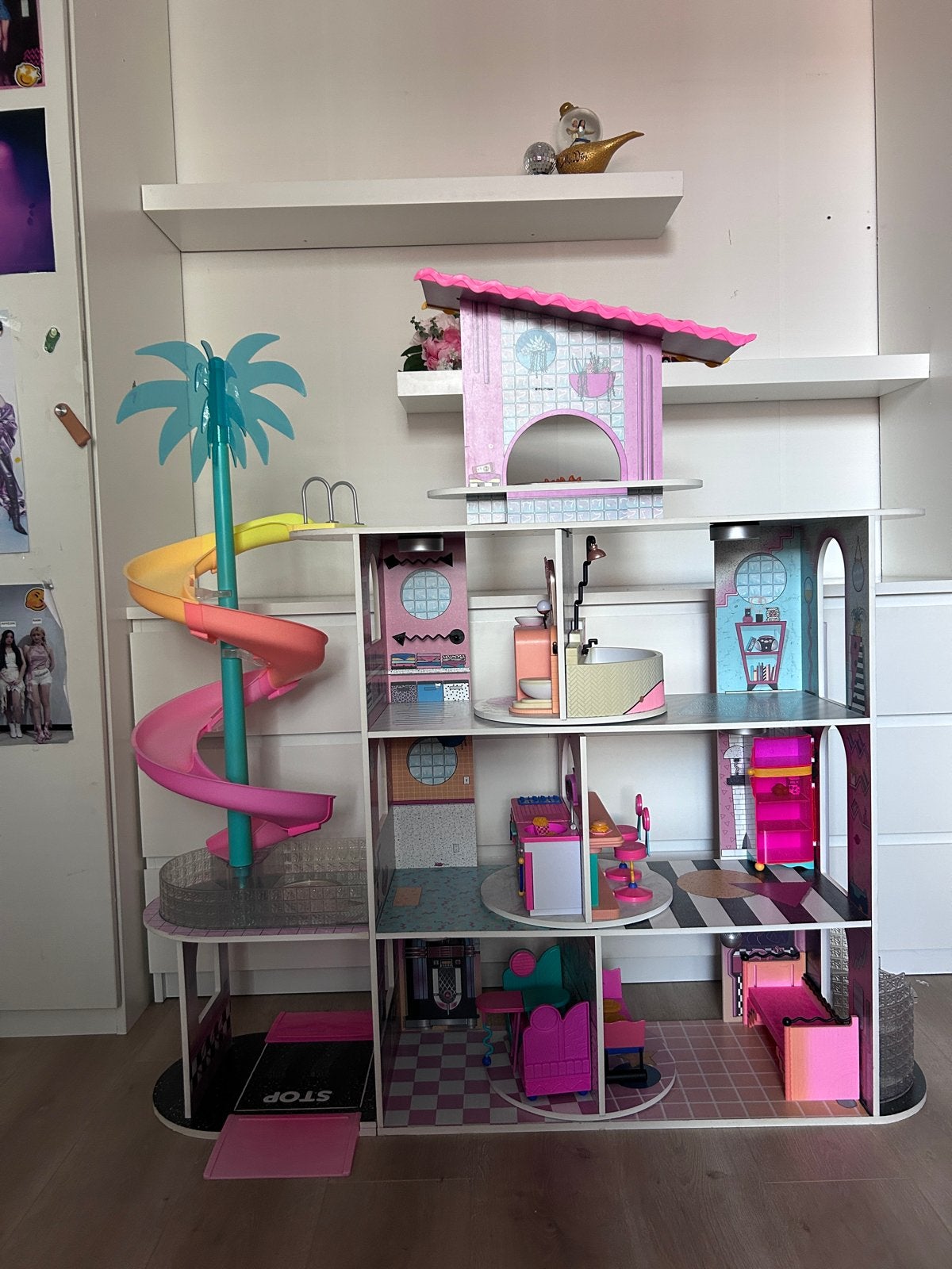 Foto 2 van L.O.L. Surprise! OMG poppenhuis