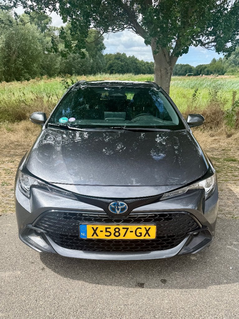 Toyota Corolla TS 1.8 Hybrid 140pk CVT 2023 Grijs, Origineel Nederlands, Grijs, Volledig hybride, 5 stoelen