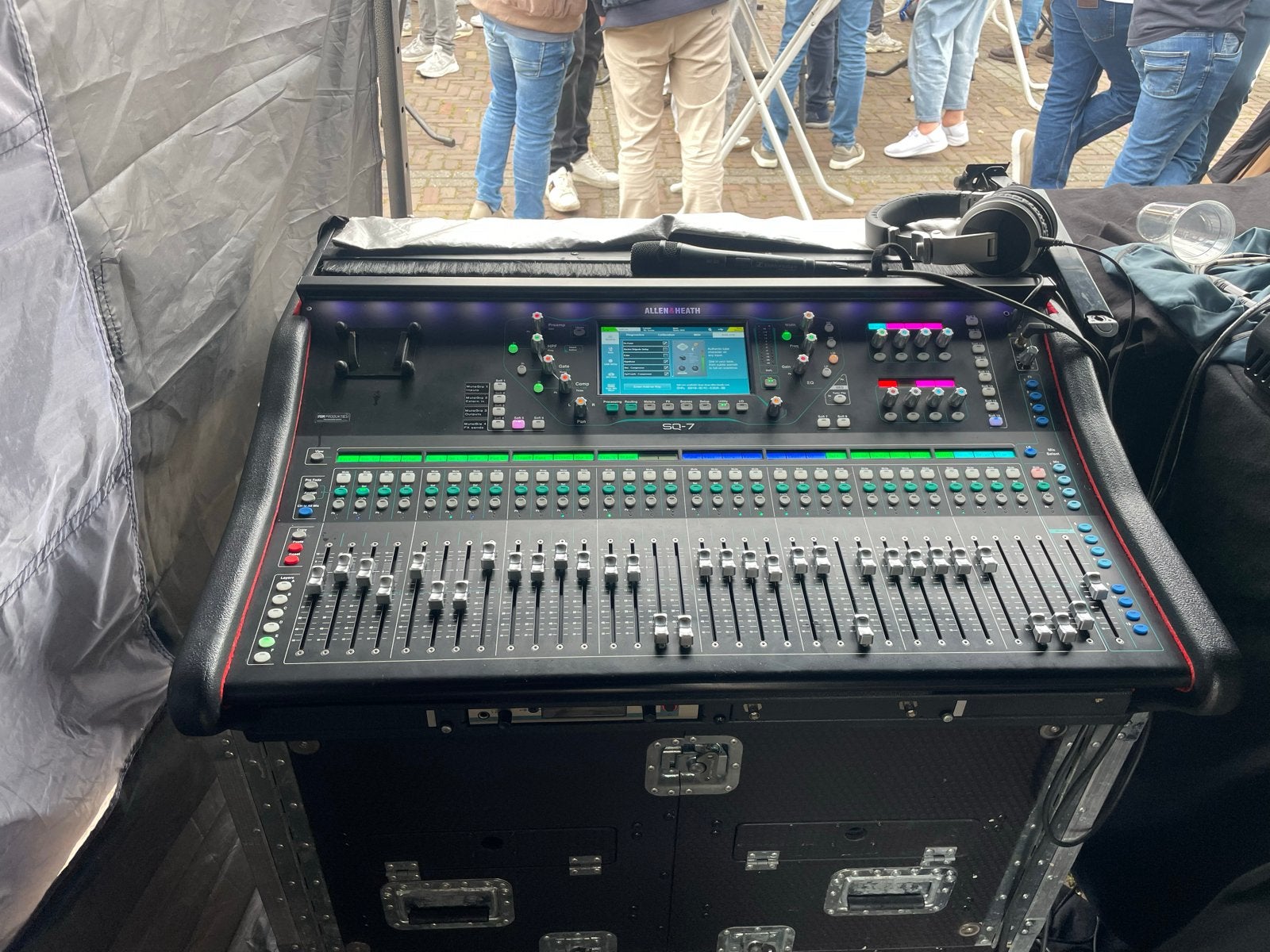 Allen & Heath SQ-7 Digitale Mixer met Flightcase, Ophalen, Zo goed als nieuw, 20 kanalen of meer, Microfooningang