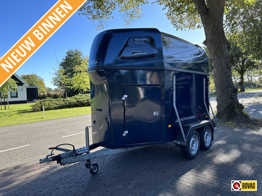 Hotra 2 paards volpolyester trailer zadelkamer 3e remlicht