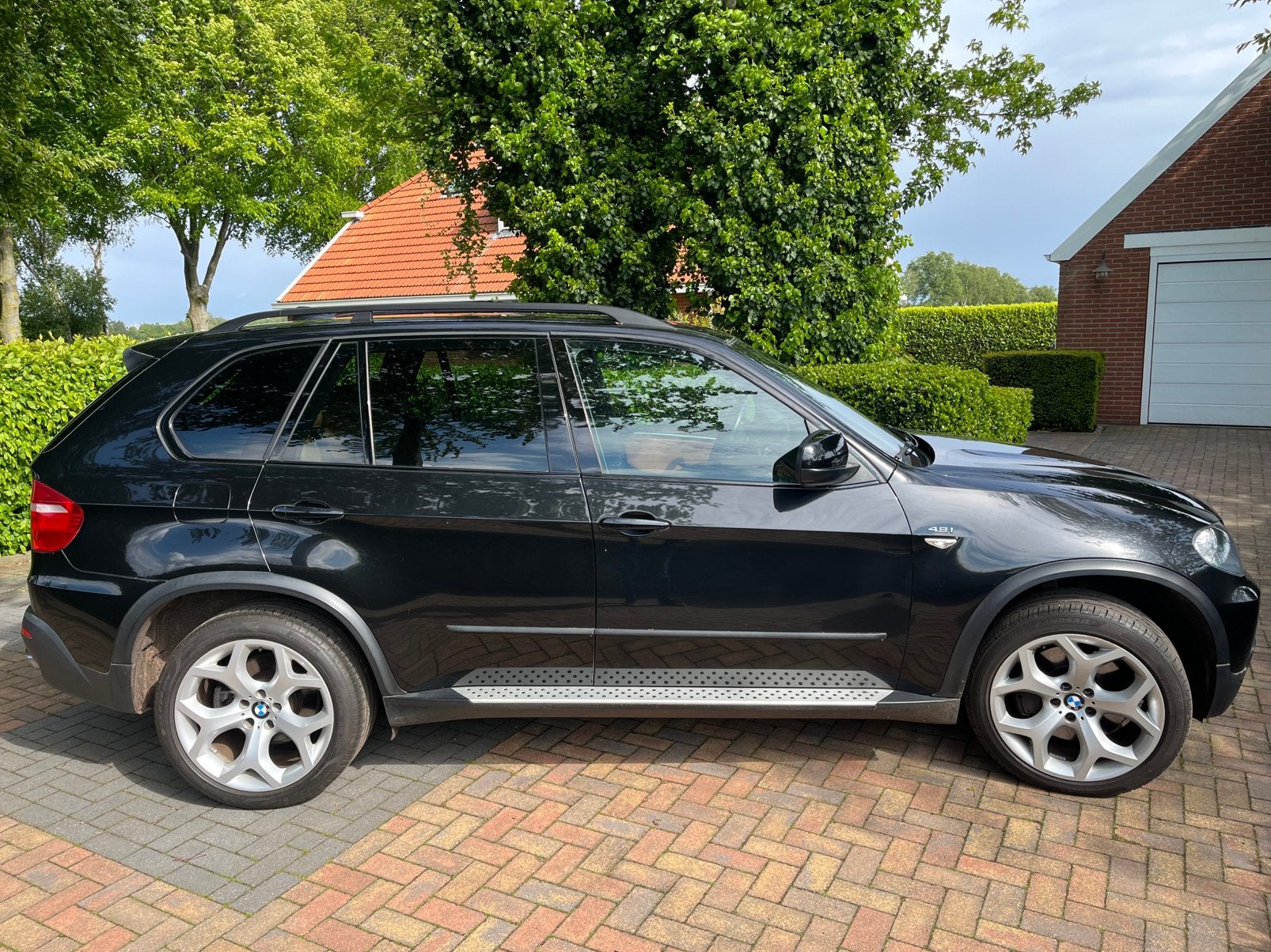 BMW X5 4.8 I AUT 2007 Zwart zeer netjes, Auto's, 138 €/maand, 4799 cc, Bruin, Vierwielaandrijving
