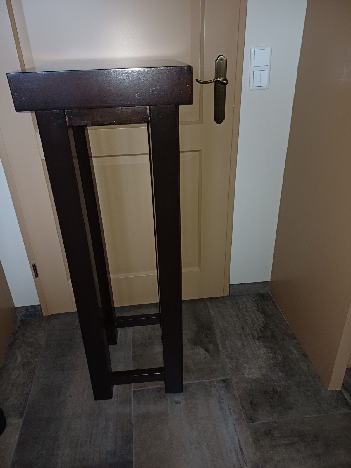 Donkerbruine houten plantenstandaard, Ophalen, Modern, Klassiek, Minder dan 55 cm, Gebruikt