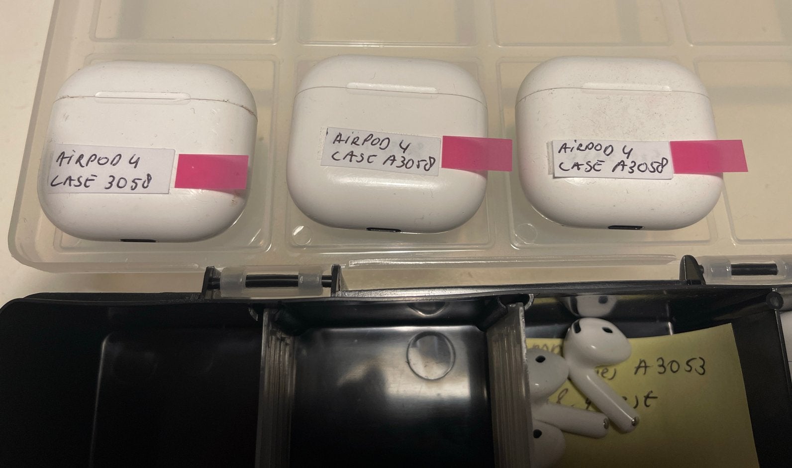 Originele Apple AirPods 4 Oplaadcases - Getest en Werkend, Telecommunicatie, IPhone 4, Ophalen of Verzenden, Zo goed als nieuw