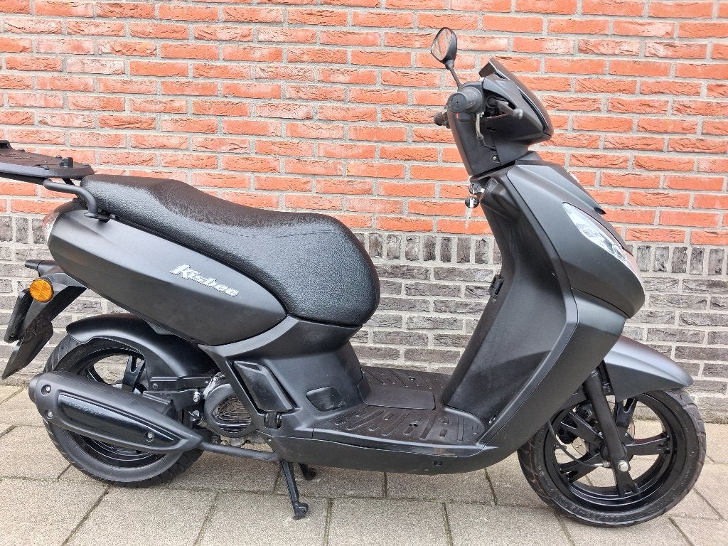 Een PEUGEOT KISBEE 4t injectie BJ. 2018, Fietsen en Brommers, Overige modellen, Zo goed als nieuw, Benzine, 49 cc