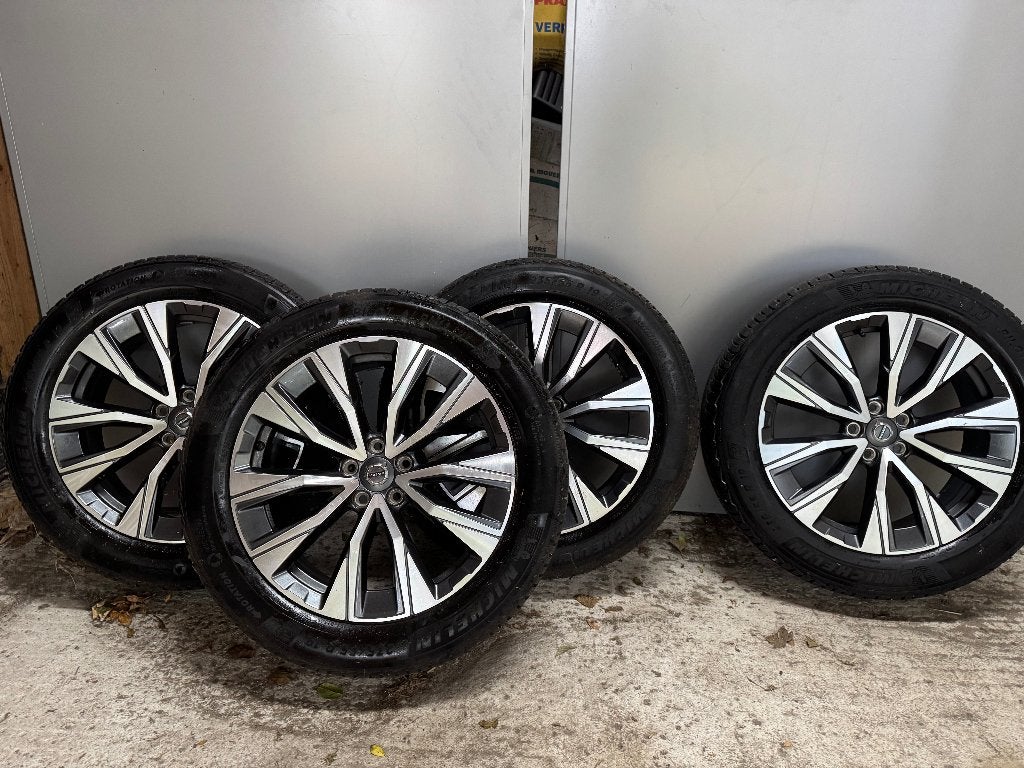 Volvo 19 inch XC R-design velgen met Michelin winterbanden, Auto-onderdelen, Velg(en), Nieuw, Winterbanden, 235 mm