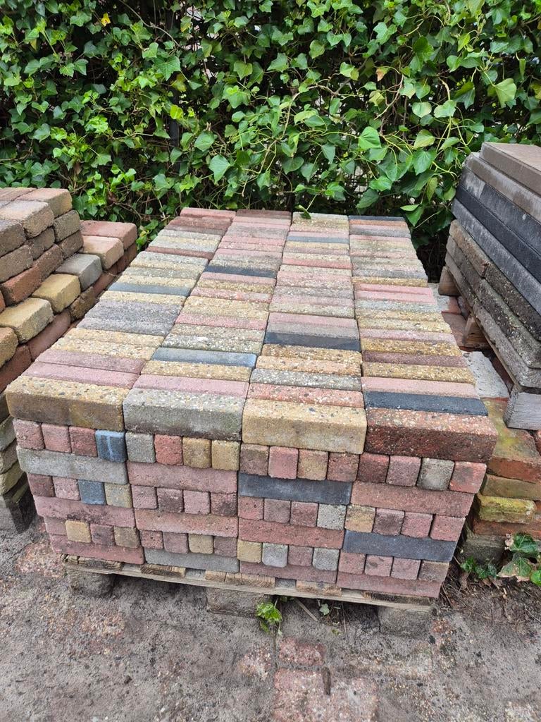 Gratis waaltjes af te halen in Kiel-Windeweer, Ophalen, Gebruikt, Klinkers, 10 m² of meer