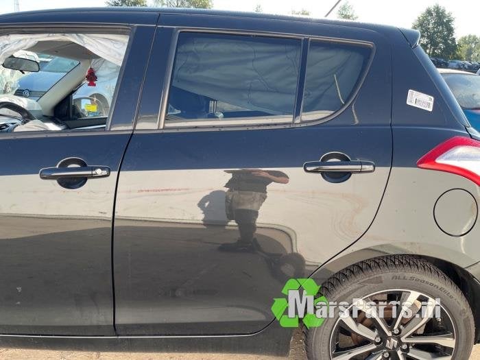 Portier 4Deurs links-achter van een Suzuki Swift, Gebruikt, -, Deur, -