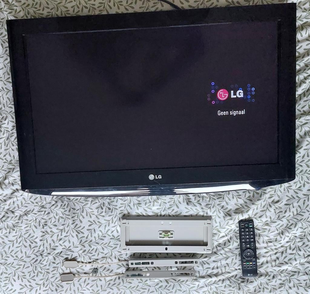 LG 32 inch TV met muurbeugel, LED, 50 Hz, Ophalen of Verzenden, Zo goed als nieuw