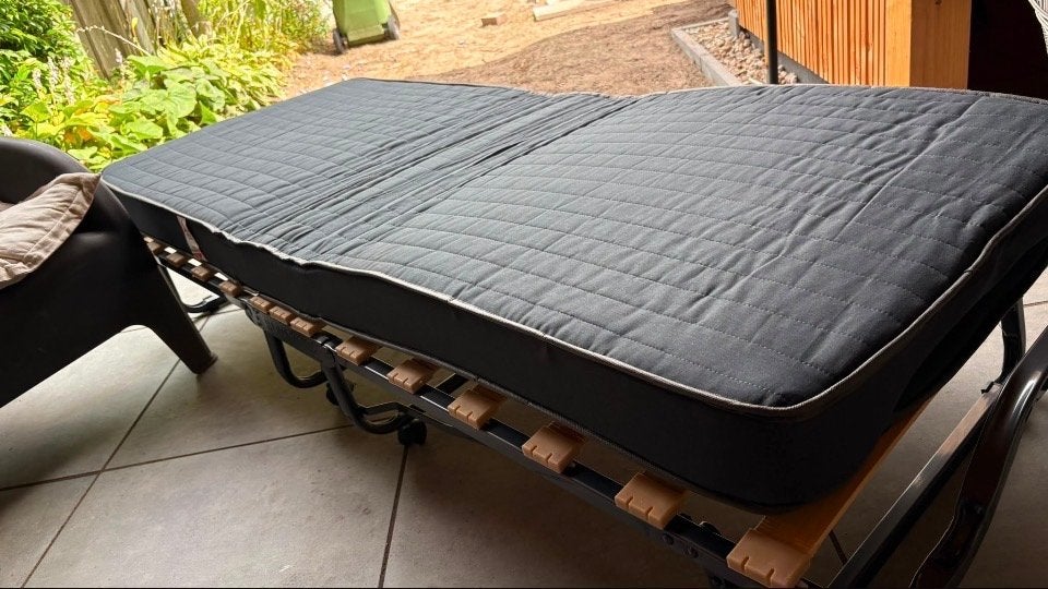 Opvouwbaar logeerbed met matras, Ophalen, Gebruikt, Eenpersoons, Zwart