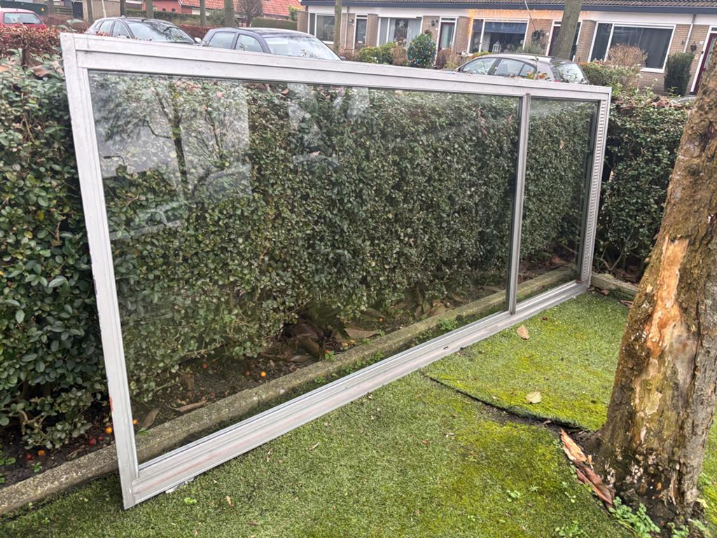 Enkelglas in aluminium kozijnen - Diverse afmetingen, Ophalen, Gevelraam of Ruit, Gebruikt, 80 tot 120 cm