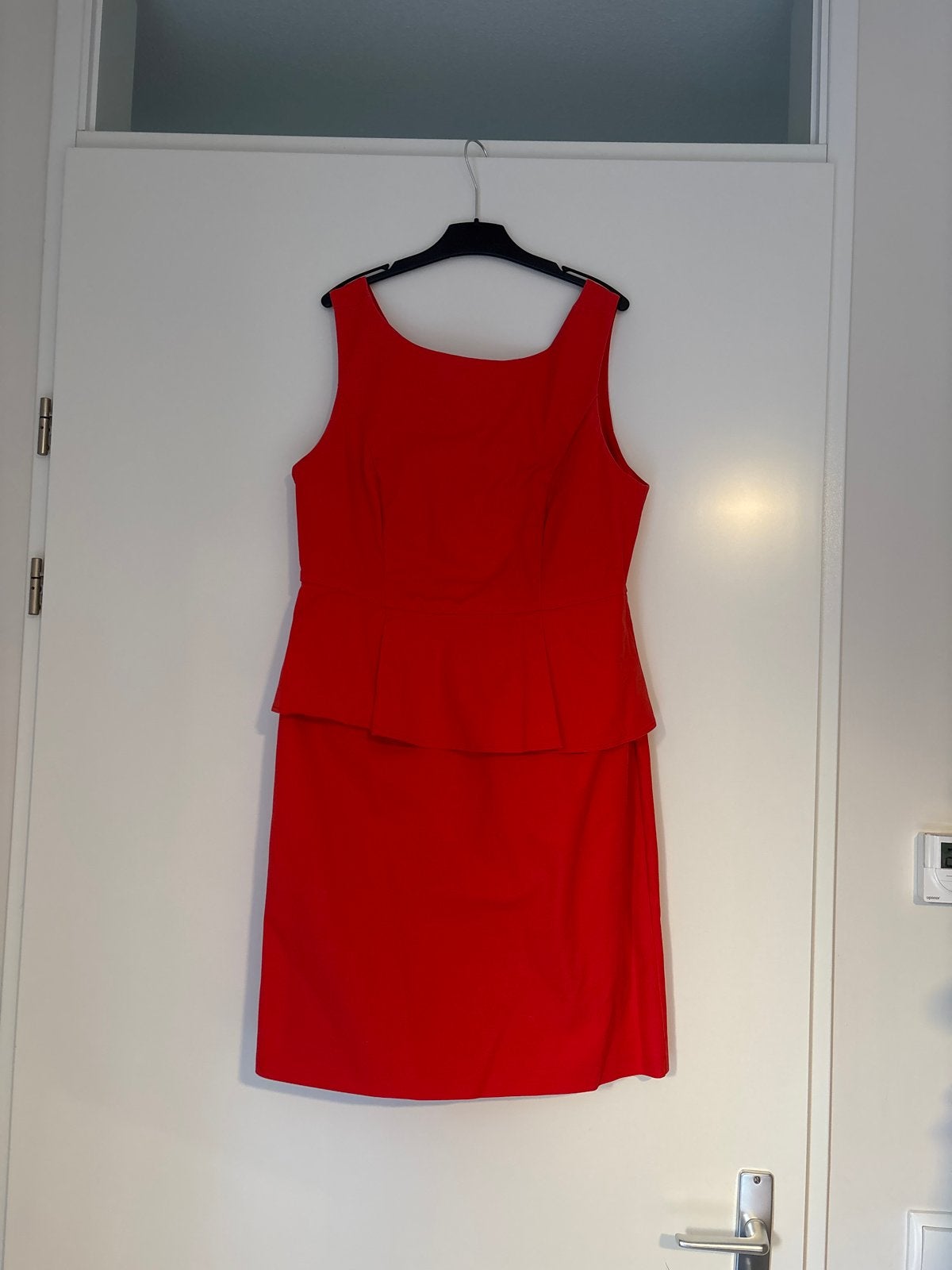 Stijlvolle rode jurk met peplum van Styles by Steps, Maat 42/44 (L), Ophalen of Verzenden, Zo goed als nieuw, Knielengte