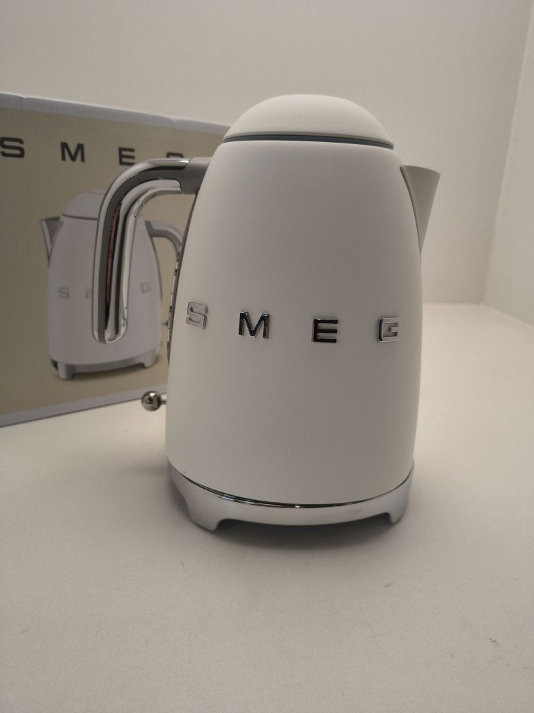 SMEG waterkoker KLF03WHMEU mat wit - Retourdeal, Witgoed en Apparatuur, Info@mystore.nl, 1 tot 2 liter, Nieuw, Bruggestraat 18