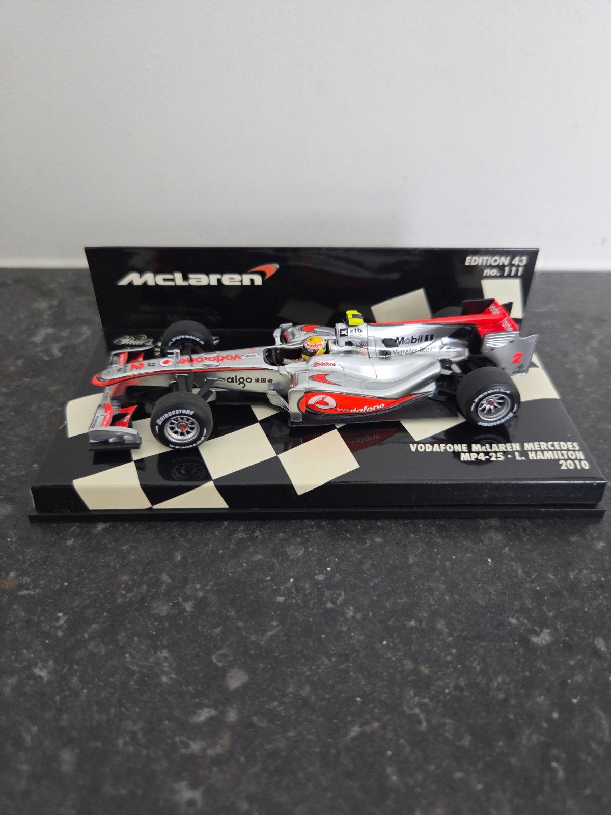 Lewis Hamilton McLaren Mercedes MP4-25 2010 1:43, Ophalen of Verzenden, Nieuw, Auto, MiniChamps