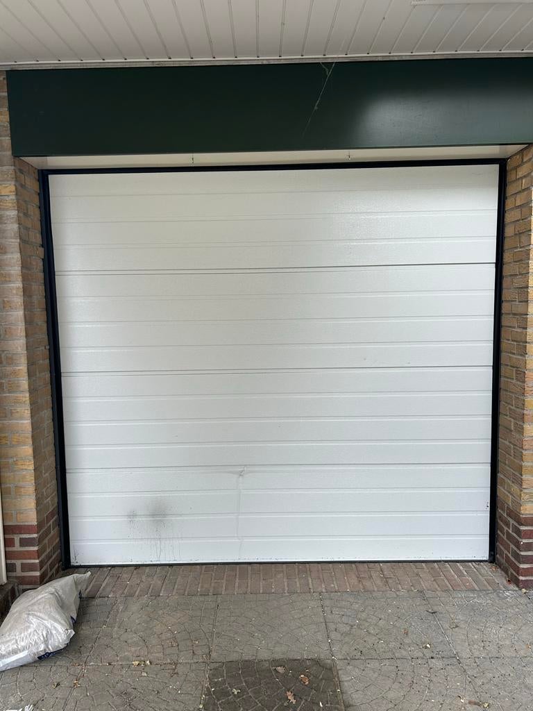 Witte elektrische rolpoort 2.38x2.15, Doe-het-zelf en Verbouw, Deuren en Horren, Ophalen, Gebruikt, Garagedeur, Metaal
